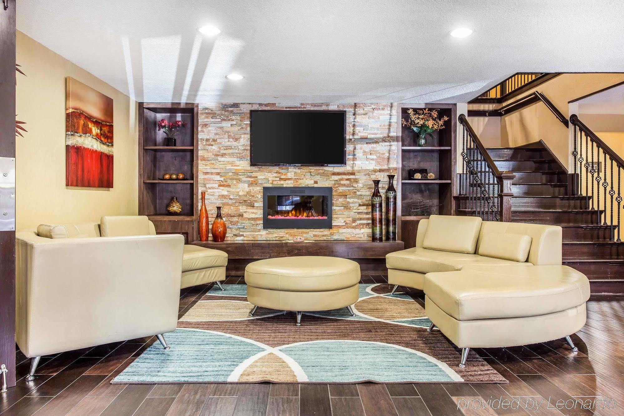 Comfort & Ballpark Area Hotel