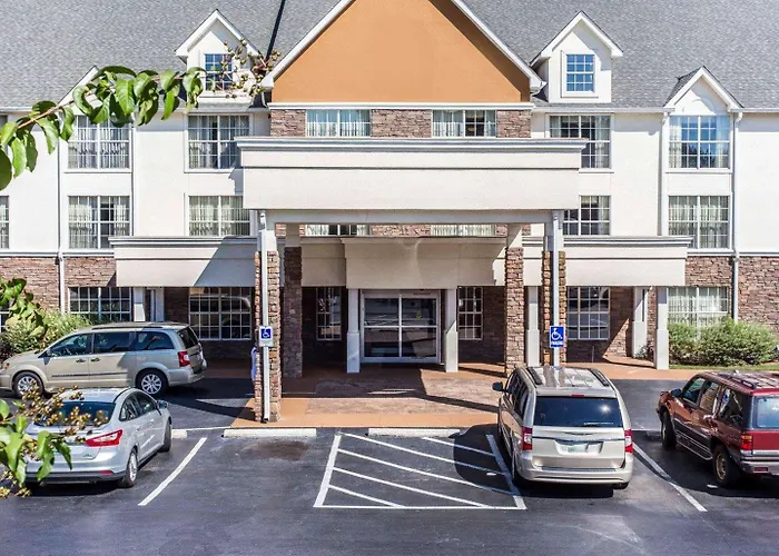 Comfort Inn & Suites Ballpark Area