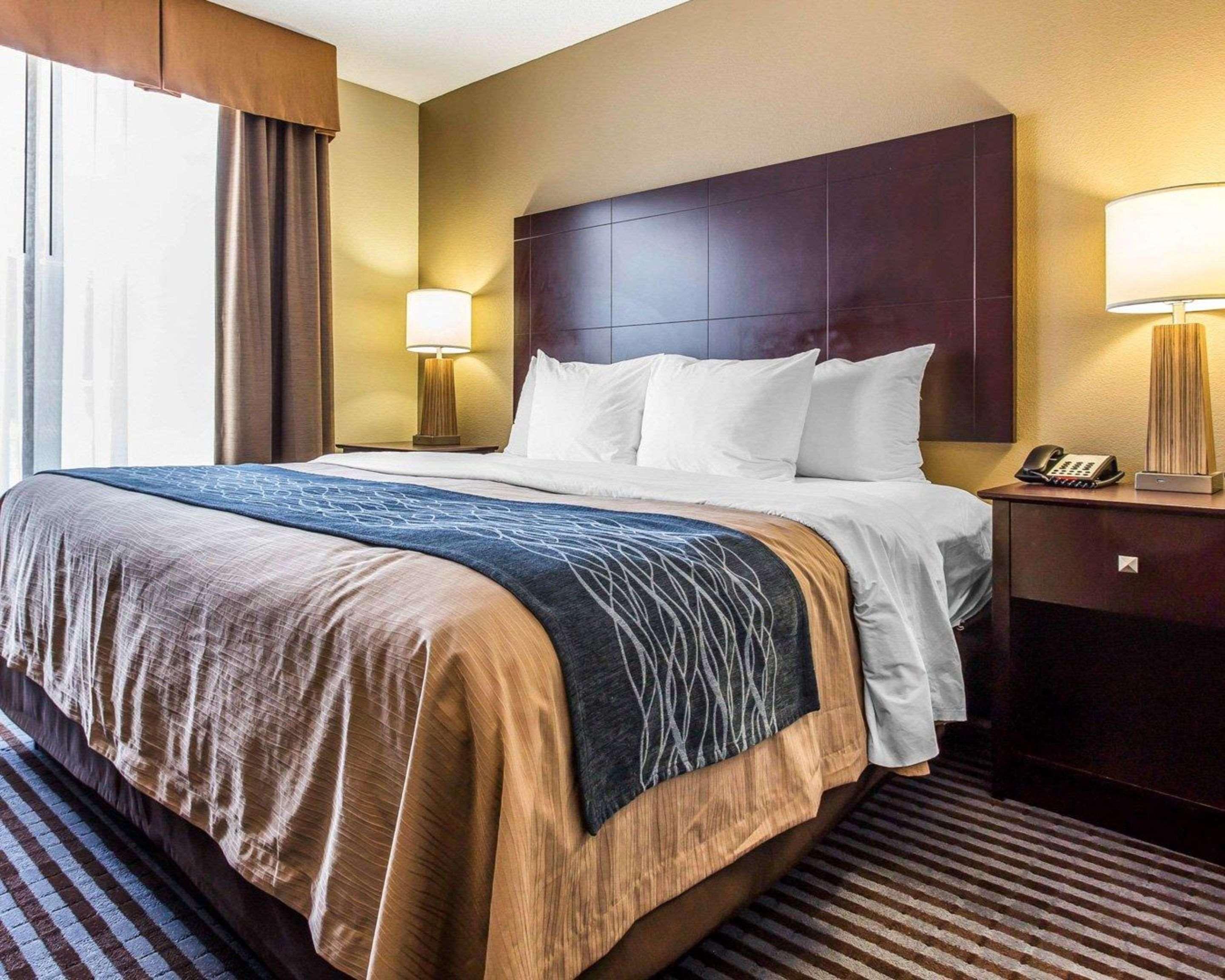 Comfort & Ballpark Area Hotel