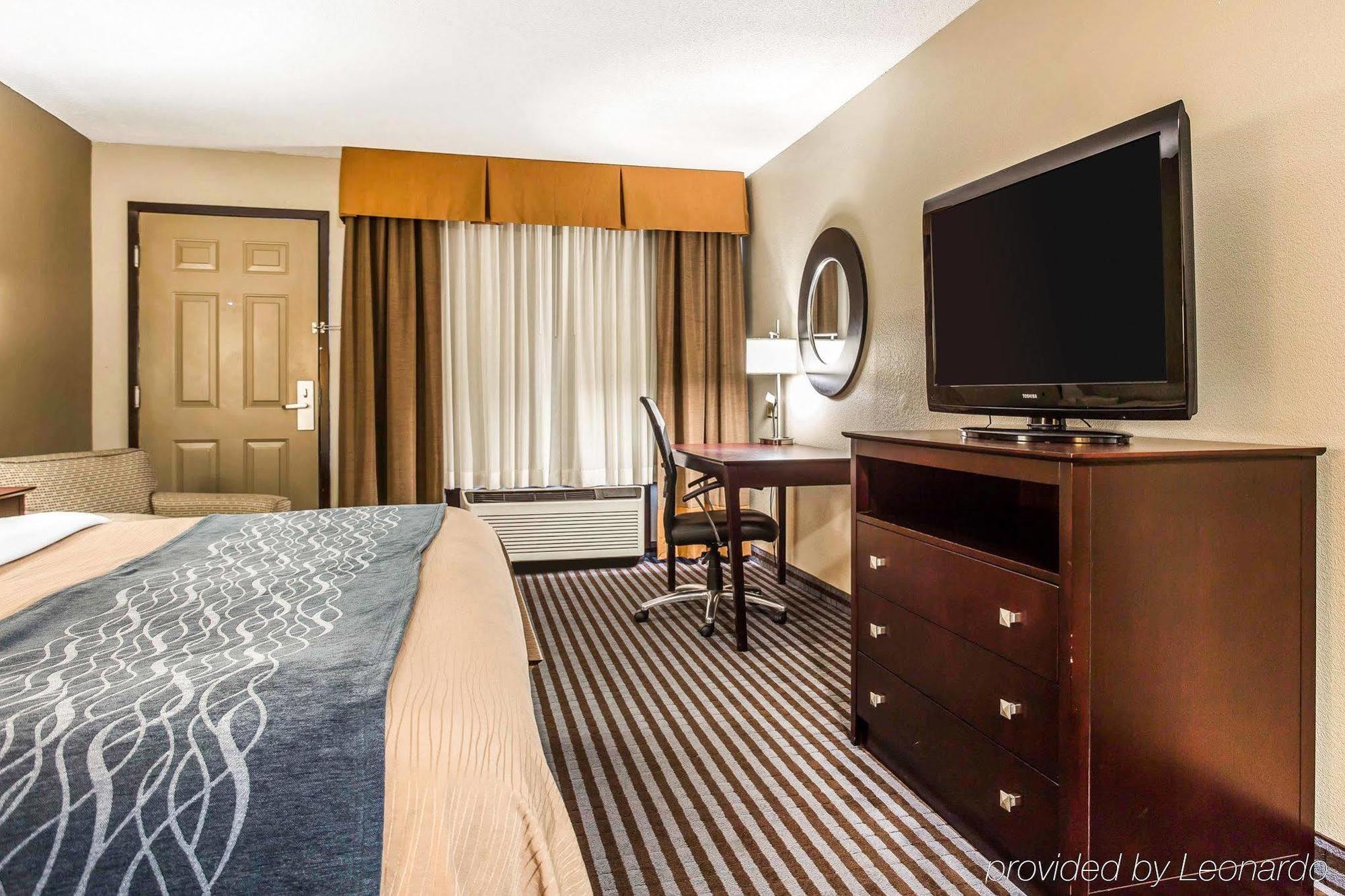Hotel Comfort & Ballpark Area